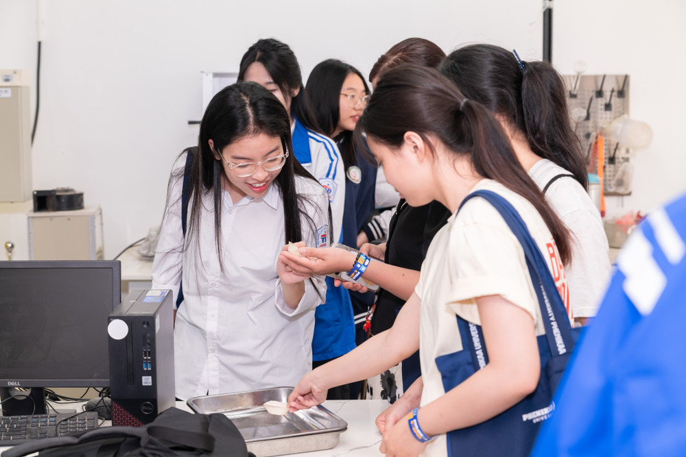 Đối với xác định số lượng tuyển sinh và đào tạo sau đại học, tinh thần của dự thảo là gắn quy mô tuyển sinh với năng lực đào tạo thực tế của từng cơ sở giáo dục đại học, tăng cường quản trị dựa trên năng lực và chất lượng. Ảnh: Phenikaa 656016717-1362068109299455-996071183584582875-n.jpg