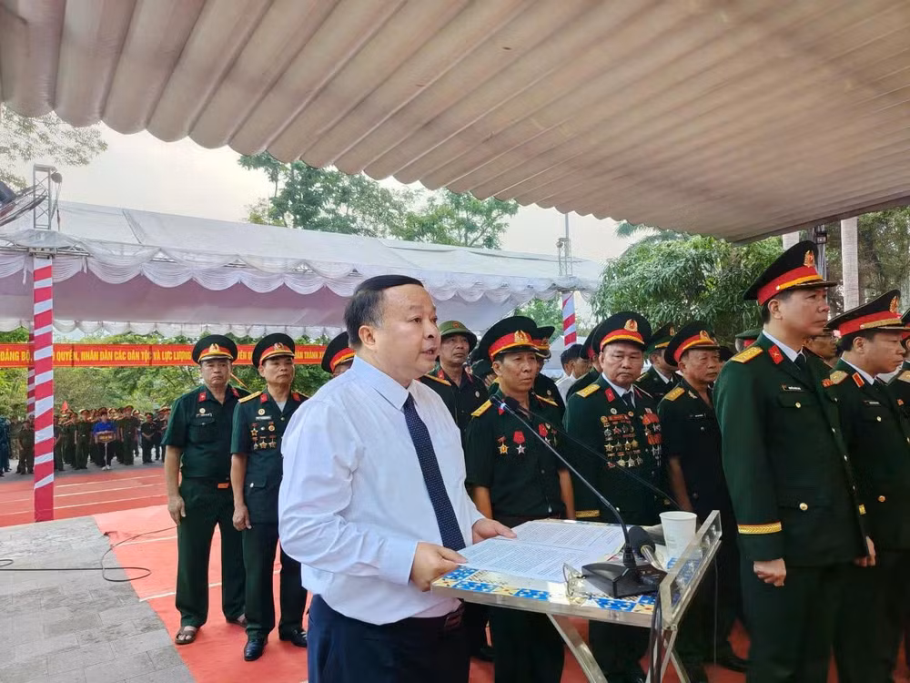 chu-tich-ubnd-tinh-tuyen-quang-phan-huy-ngoc-doc-dieu-van-truy-dieu-bay-to-long-biet-on-sau-sac-doi-voi-cac-anh-hung-liet-si-da-hy-sinh-vi-to-quoc.jpg