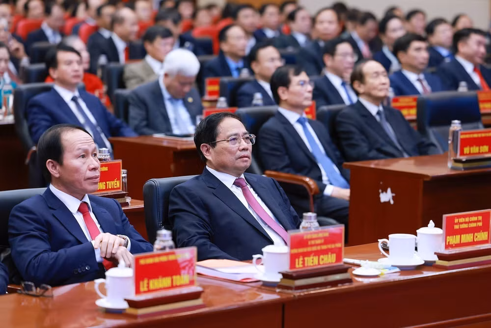 vna-potal-thu-tuong-du-le-cong-bo-cac-nghi-quyet-quyet-dinh-cua-trung-uong-ve-sap-nhap-don-vi-hanh-chinh-cho-thanh-pho-hai-phong-8121871.jpg