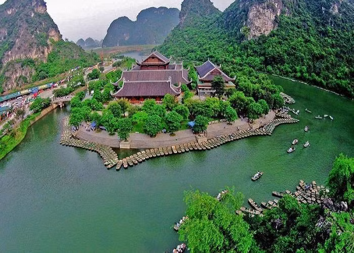 hoat dong du lich o ninh binh dang da hoi phuc hinh 1