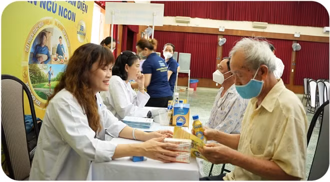 co hen cung thanh xuan chuong trinh thuc te danh cho nguoi lon tuoi tu vtv va vinamilk sure prevent gold hinh 1