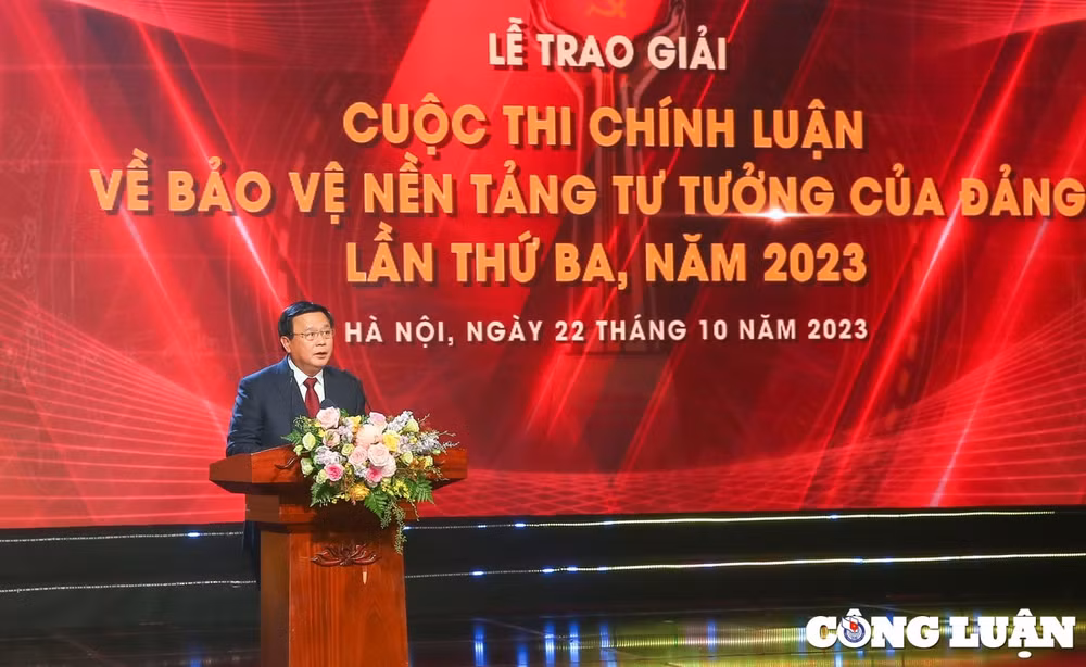 trao giai cuoc thi chinh luan ve bao ve nen tang tu tuong cua dang lan thu iii hinh 2