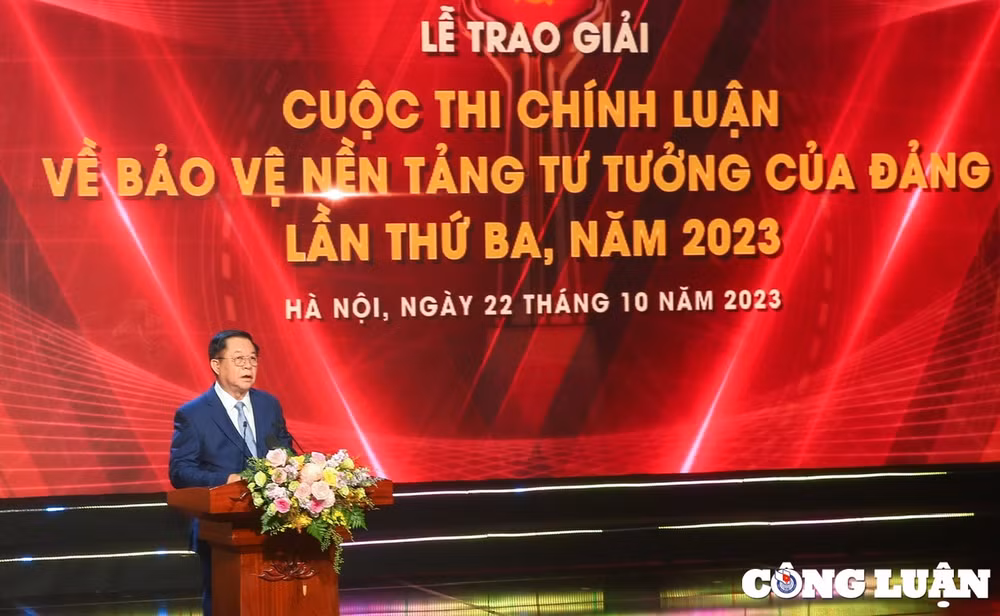 trao giai cuoc thi chinh luan ve bao ve nen tang tu tuong cua dang lan thu iii hinh 4