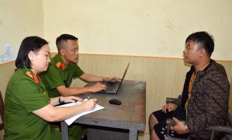 tom gon nhom doi tuong sat hai khach tai quan karaoke o hai phong hinh 1