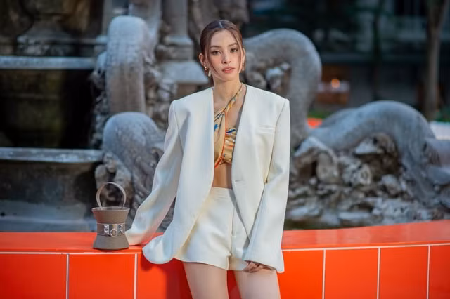 ngap troi sao tai kiosk le monde dhermes thuy tien tieu vy khoe sac quynh anh shyn salim bat mode quy phai hinh 2