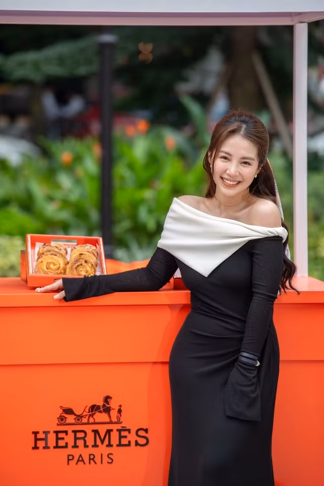 ngap troi sao tai kiosk le monde dhermes thuy tien tieu vy khoe sac quynh anh shyn salim bat mode quy phai hinh 8