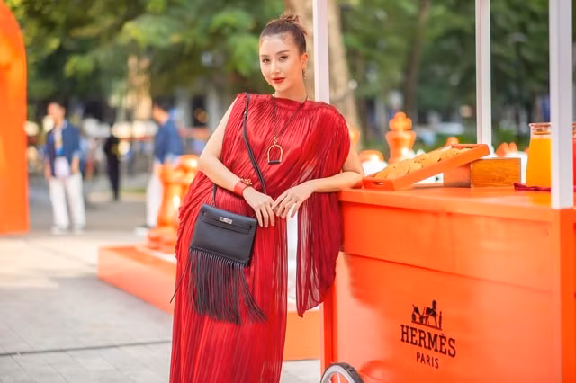 ngap troi sao tai kiosk le monde dhermes thuy tien tieu vy khoe sac quynh anh shyn salim bat mode quy phai hinh 4