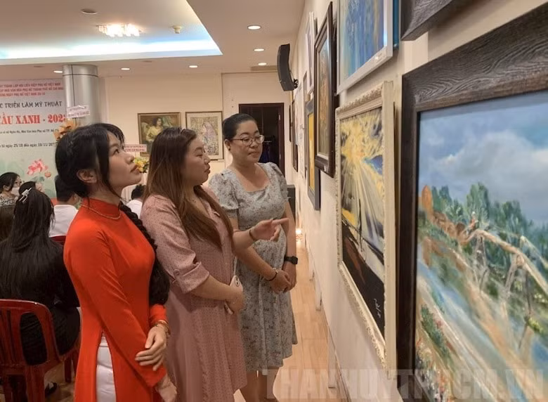 an tuong trien lam nhip cau xanh 2023 cua cac nu hoa si tp ho chi minh hinh 1