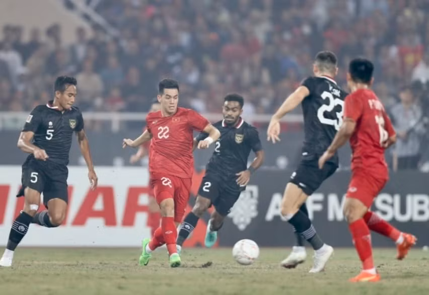 co dong vien indonesia doi kien len fifa vi san nha cua doi tuyen viet nam hinh 1