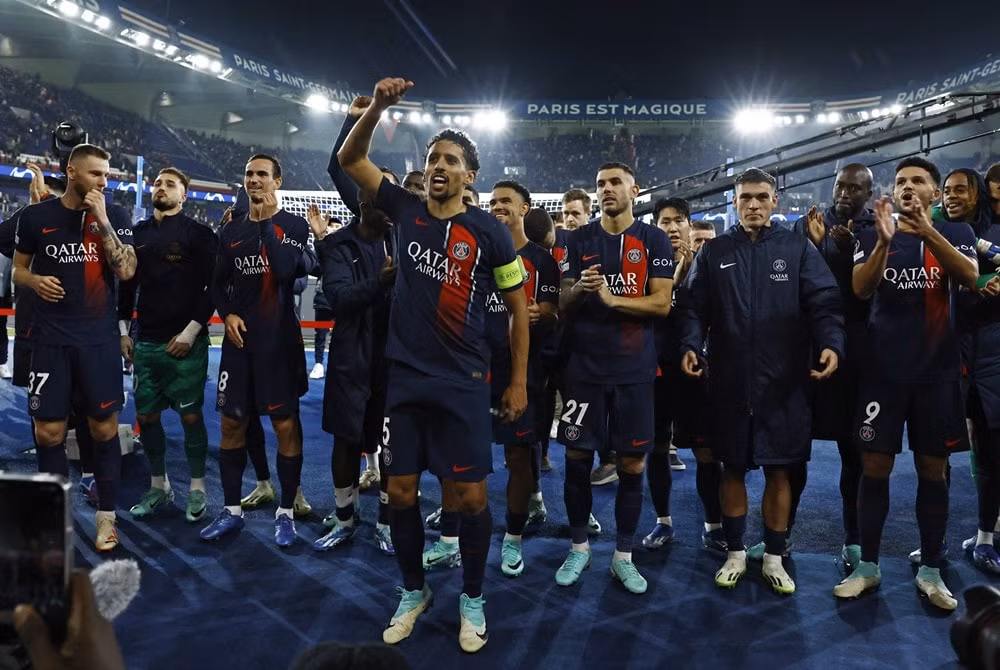 psg va barca thang tran newcastle thua dau tren san nha hinh 1