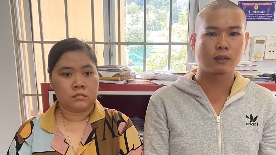 bat doi nam nu sat hai nam thanh nien luc rang sang hinh 1