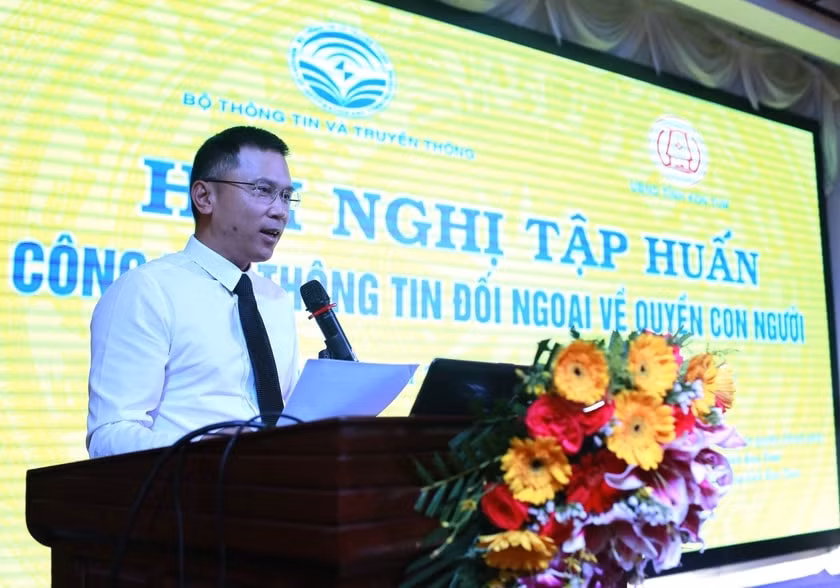 bo thong tin va truyen thong tap huan thong tin doi ngoai ve quyen con nguoi hinh 1
