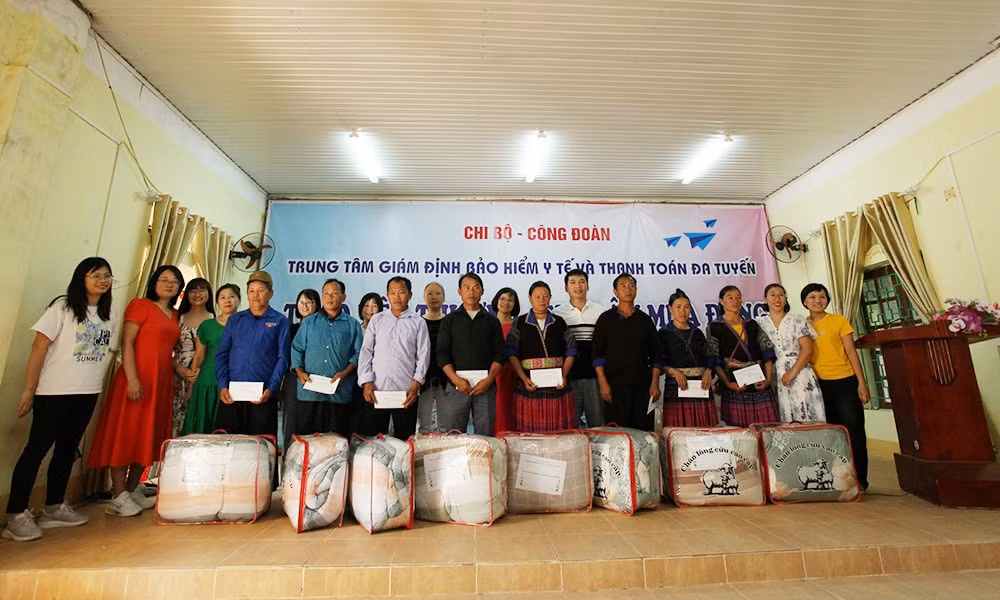 trung tam giam dinh bhyt va ttdt hanh trinh tinh nguyen den voi xa vung cao khao mang hinh 1