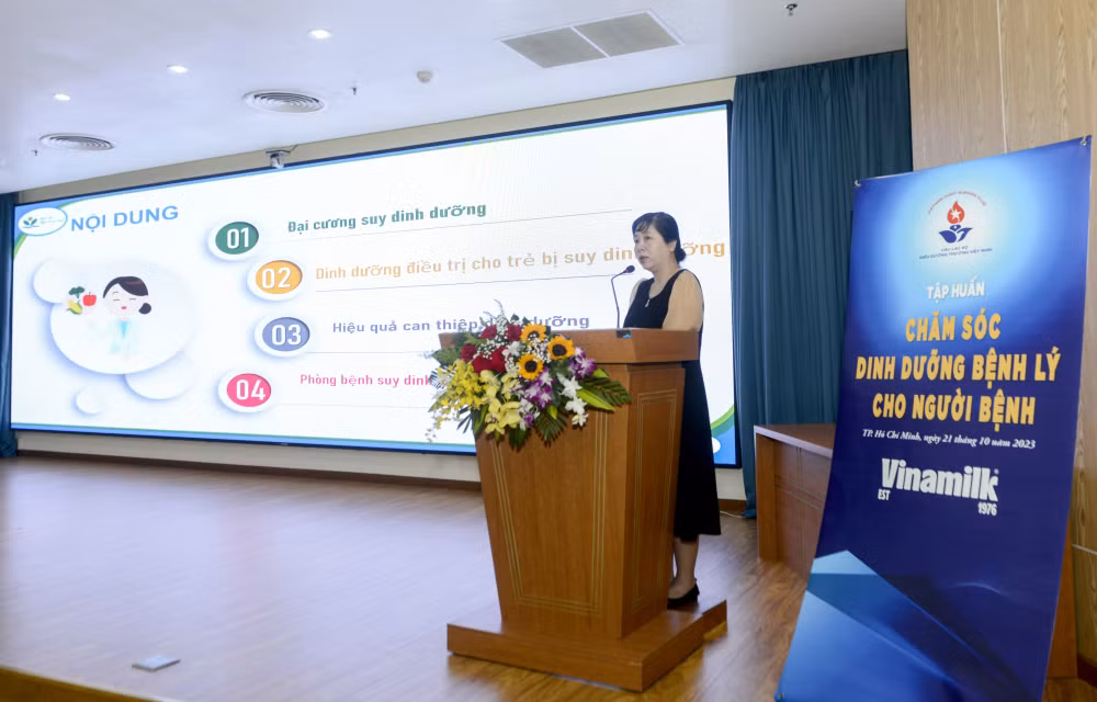 vinamilk dong hanh cung cau lac bo dieu duong truong viet nam tap huan cham soc dinh duong benh ly cho nguoi benh hinh 1