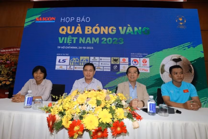 giai thuong qua bong vang viet nam 2023 khoi dong mot mua vang cua bong da hinh 1