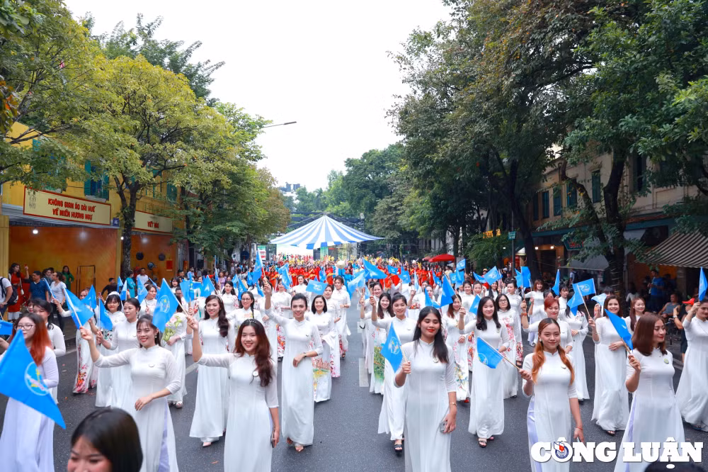 man dong dien ao dai an tuong cua 1000 nguoi dan thu do o pho di bo ho guom hinh 8