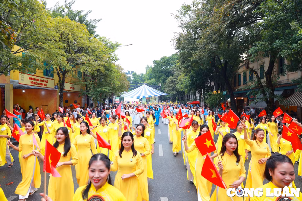 man dong dien ao dai an tuong cua 1000 nguoi dan thu do o pho di bo ho guom hinh 3