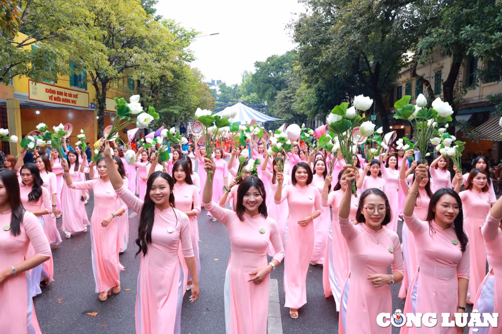 man dong dien ao dai an tuong cua 1000 nguoi dan thu do o pho di bo ho guom hinh 17