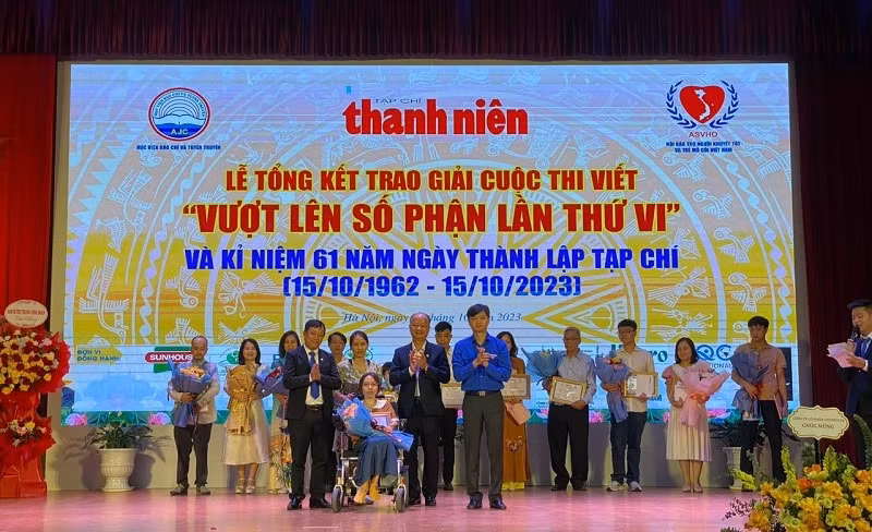 gan 1000 bai tham du cuoc thi viet vuot len so phan lan thu vi hinh 1