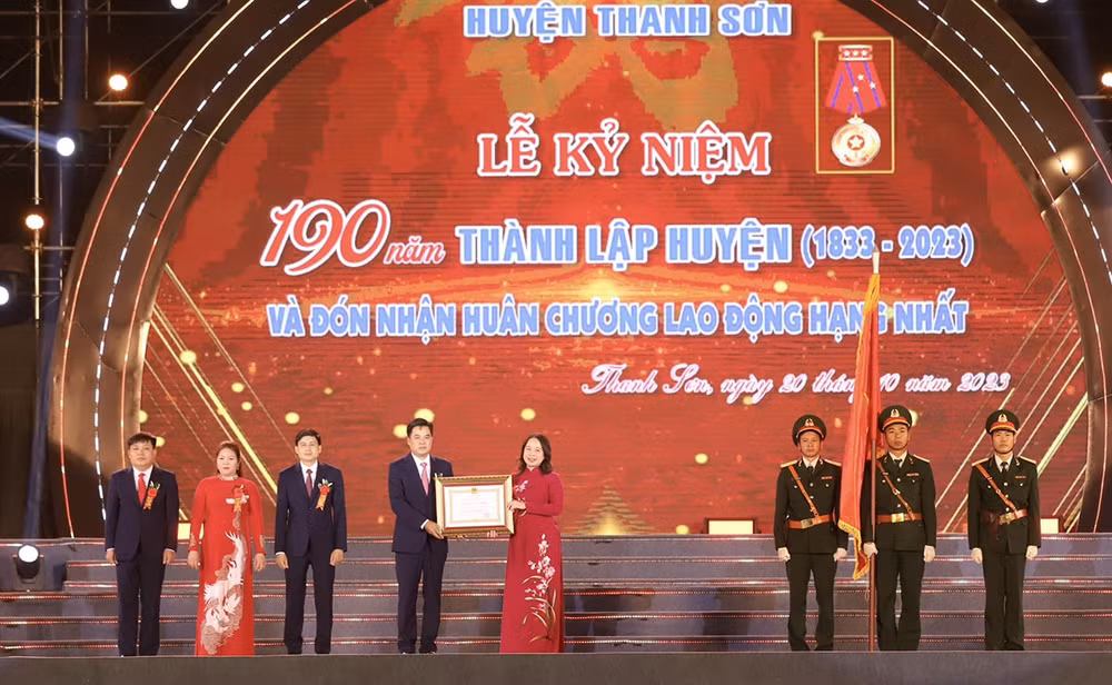 pho chu tich nuoc vo thi anh xuan du le ky niem 190 nam thanh lap huyen thanh son phu tho hinh 3