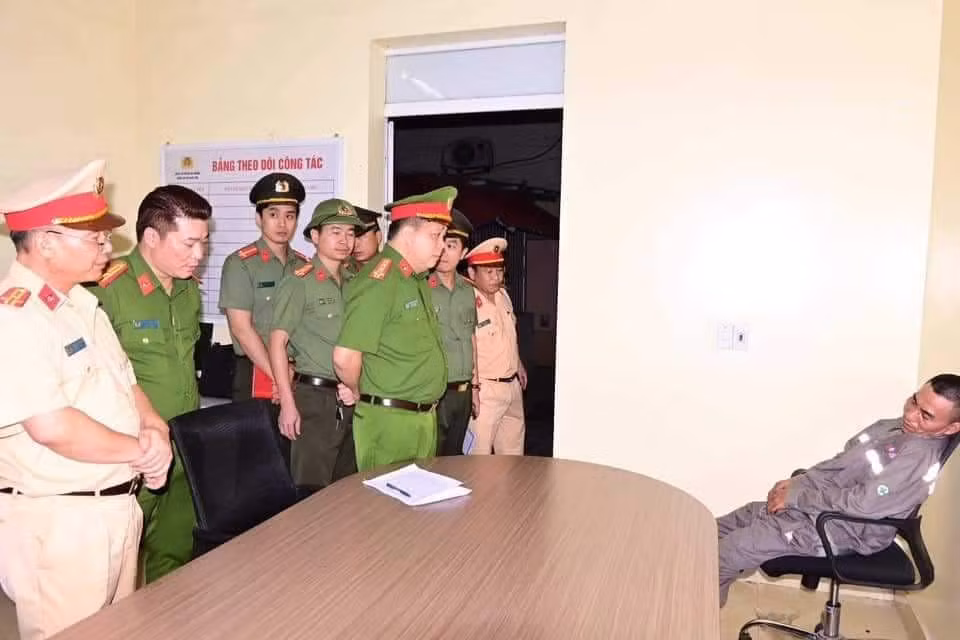 bat tam giam tai xe say ruou danh canh sat khi bi kiem tra nong do con hinh 1