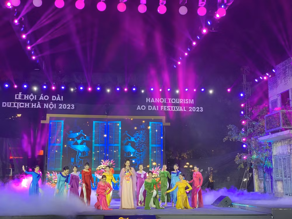 le hoi ao dai du lich ha noi 2023 ruc ro sac mau truyen thong hinh 4