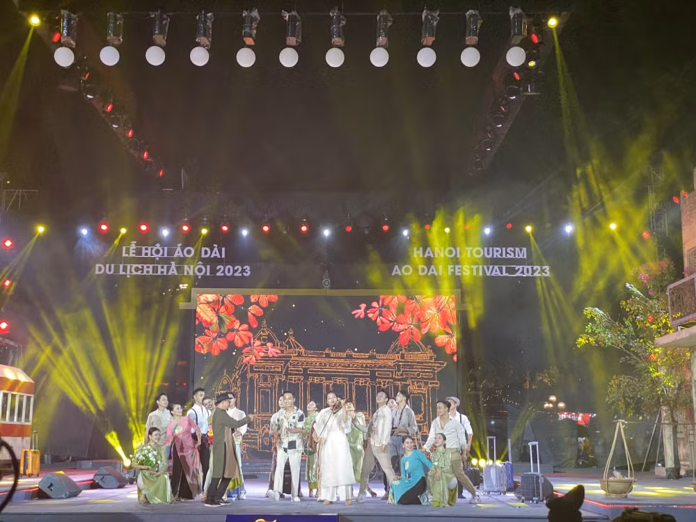 le hoi ao dai du lich ha noi 2023 ruc ro sac mau truyen thong hinh 2