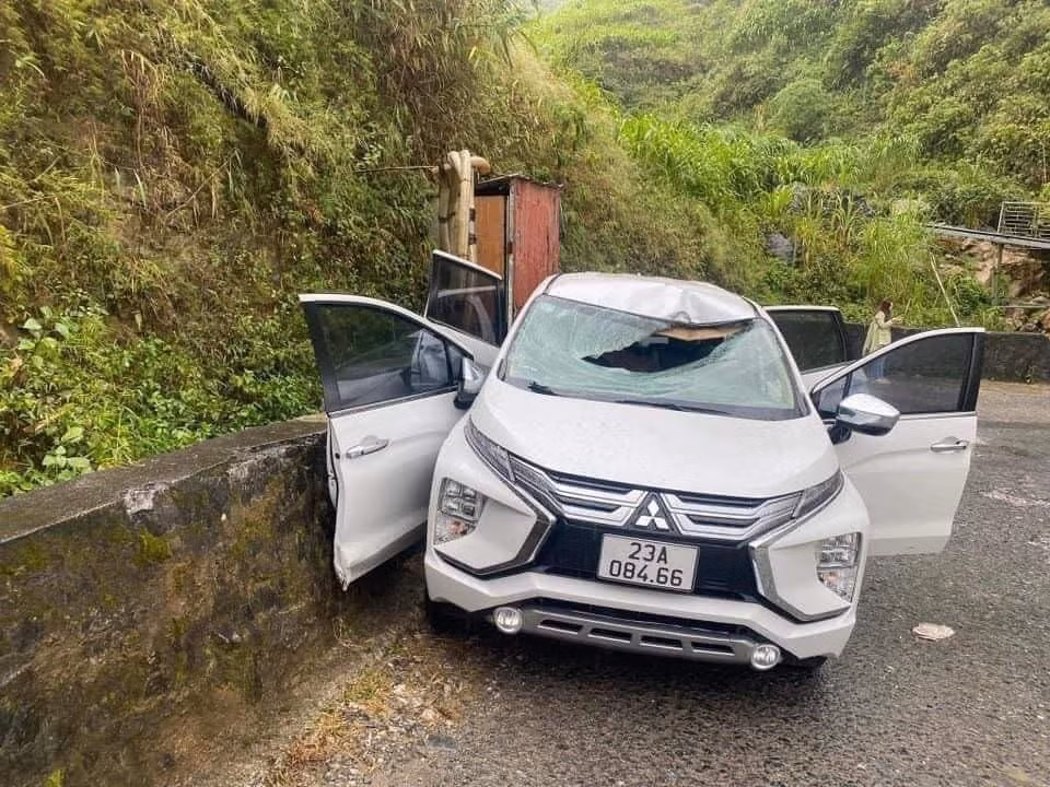 ha giang da lan thung kinh o to nam tai xe tu vong hinh 1