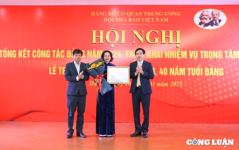 giu gin su doan ket thong nhat trong dang bo la nhiem vu trong tam hinh 8