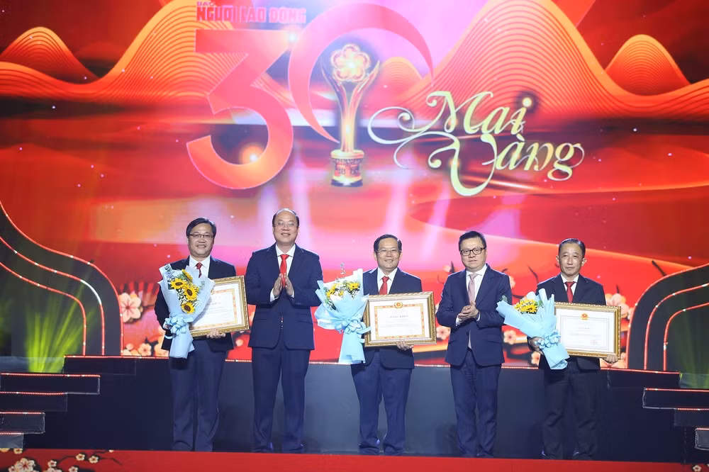 le trao giai mai vang lan thu 30 2024 an tuong hoanh trang va ngap tran su tri an den hang tram nghe si hinh 6