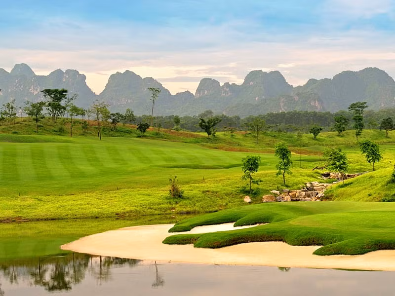 san golf cua ong chu nguoi han huy dong trai phieu de tra no hinh 1