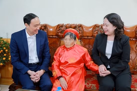 pho chu tich nuoc vo thi anh xuan tham chuc tet tai tinh phu tho hinh 3