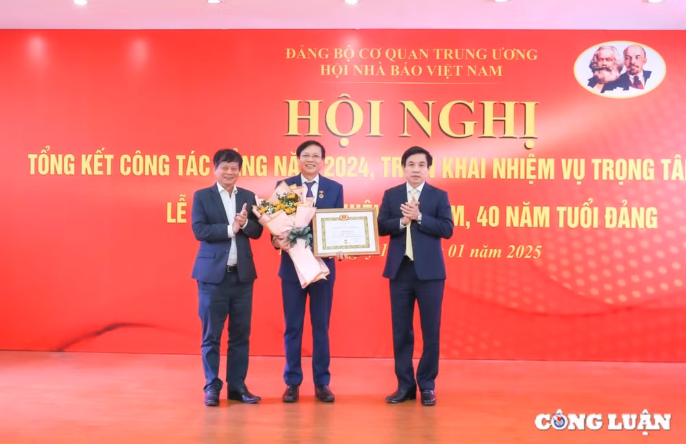 giu gin su doan ket thong nhat trong dang bo la nhiem vu trong tam hinh 2