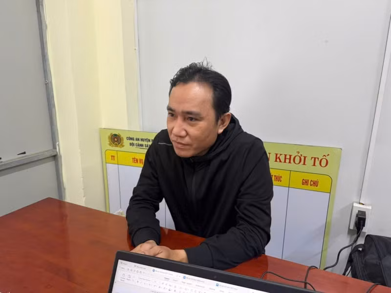 bat doi tuong no co quan he de nhan tien chay an hinh 1