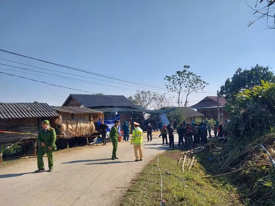 xe o to tai mat lai dam vao nha dan khien 6 nguoi tu vong o nghe an hinh 1