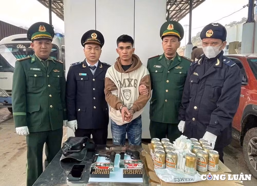 quang tri bat doi tuong van chuyen trai phep vu khi quan dung hinh 1