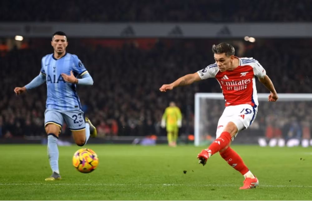 danh bai tottenham arsenal ham nong cuoc dua vo dich ngoai hang anh hinh 1