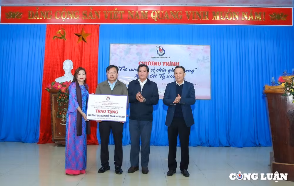 hoi nha bao viet nam noi vong tay nhan ai ho tro nguoi ngheo tinh quang tri hinh 4