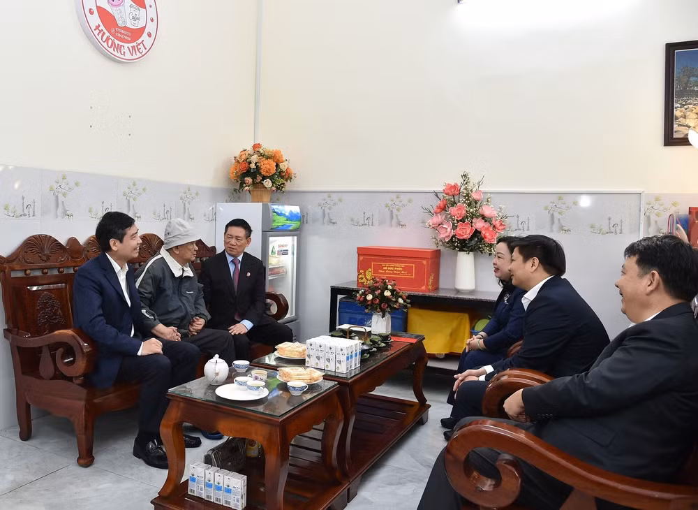 cham lo tet cho nhan dan vui tuoi phan khoi tao dong luc de thuc hien cac nhiem vu moi hinh 3