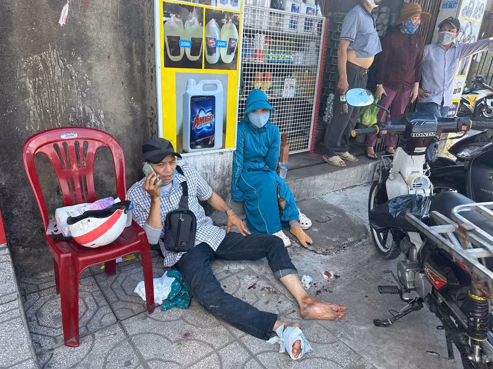 tai xe thang gap sat do xuong duong de nguoi dan bi thuong hinh 2