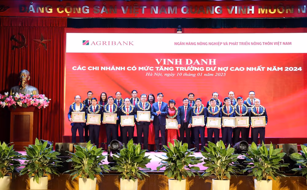 agribank to chuc hoi nghi tong ket hoat dong kinh doanh nam 2024 trien khai nhiem vu nam 2025 hinh 9