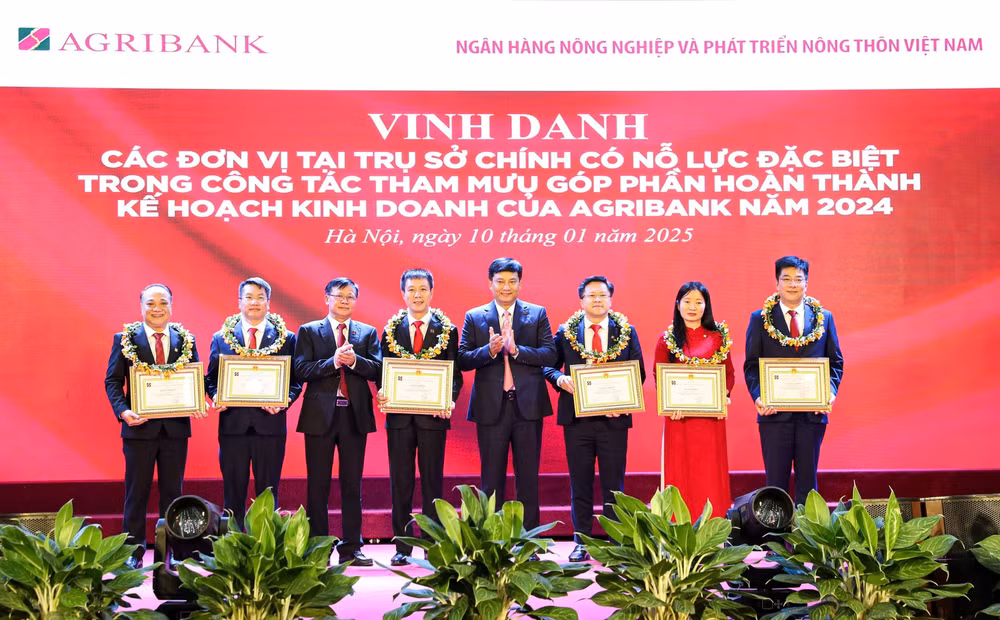 agribank to chuc hoi nghi tong ket hoat dong kinh doanh nam 2024 trien khai nhiem vu nam 2025 hinh 8