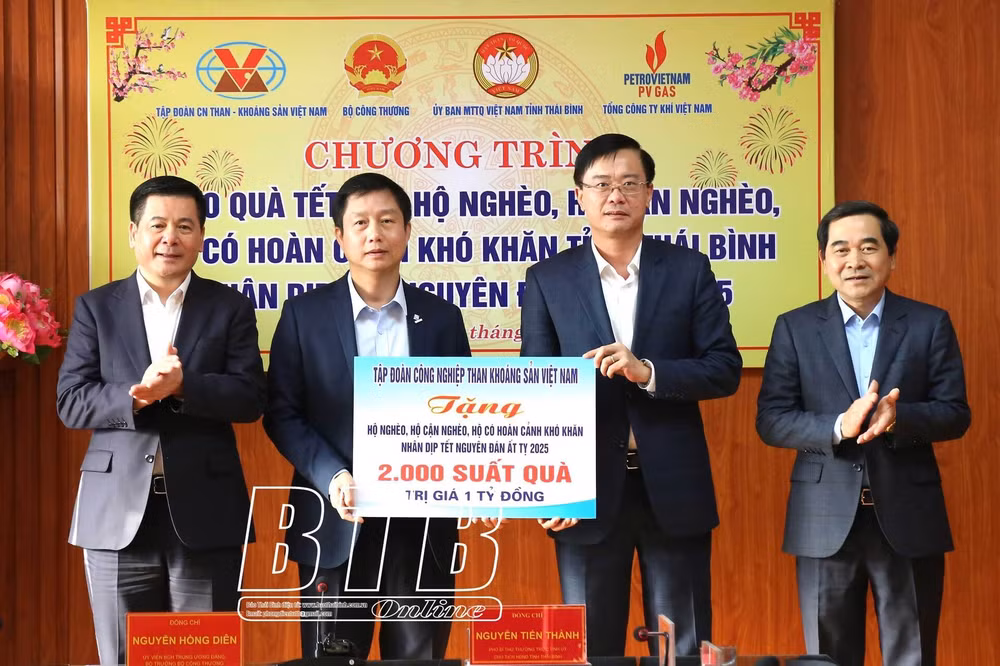 bo truong bo cong thuong nguyen hong dien tham chuc tet tai thai binh hinh 1