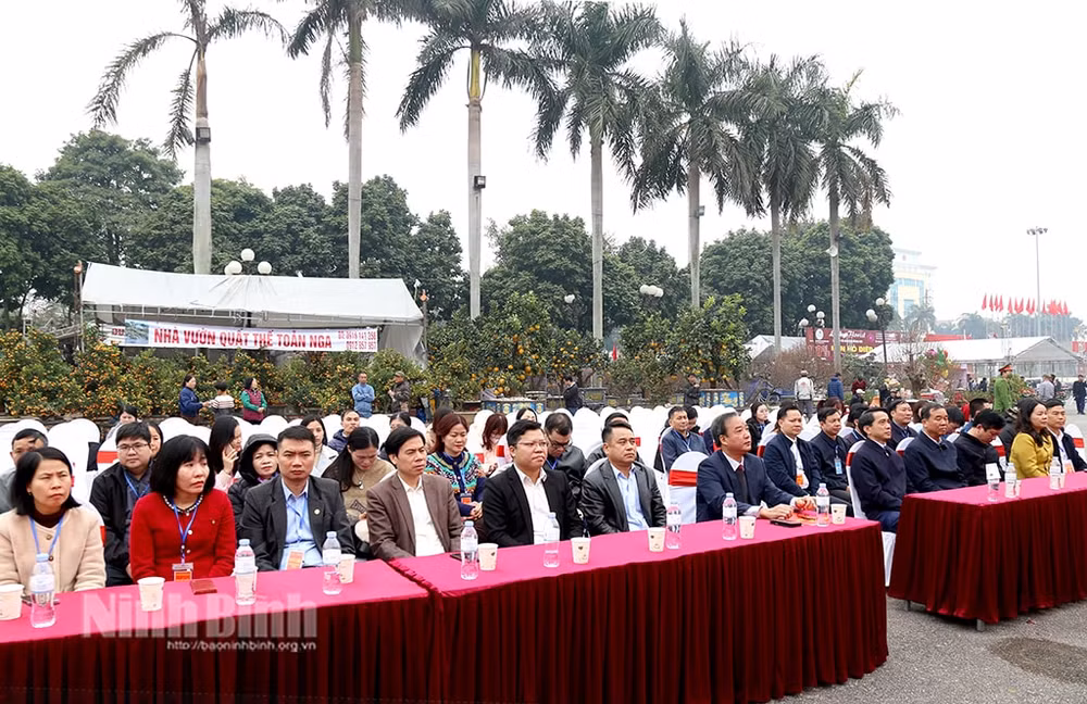 ninh binh khai mac hoi cho hoa xuan at ty nam 2025 hinh 1