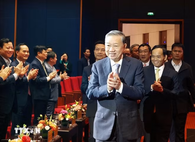 tong bi thu du dien dan quoc gia phat trien doanh nghiep cong nghe so viet nam hinh 1