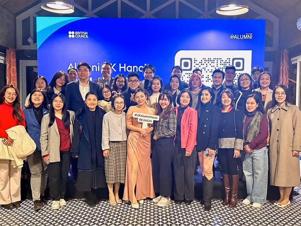 hoi ngo cuu sinh vien vuong quoc anh tai ha noi 2024 2025 giao thoa van hoa anh viet trong khong khi tet den xuan ve hinh 2