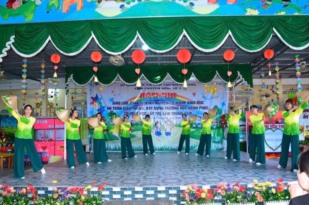 hoi thao giao luu chuyen de giao duc tai 3 cum huyen kien giang hinh 1
