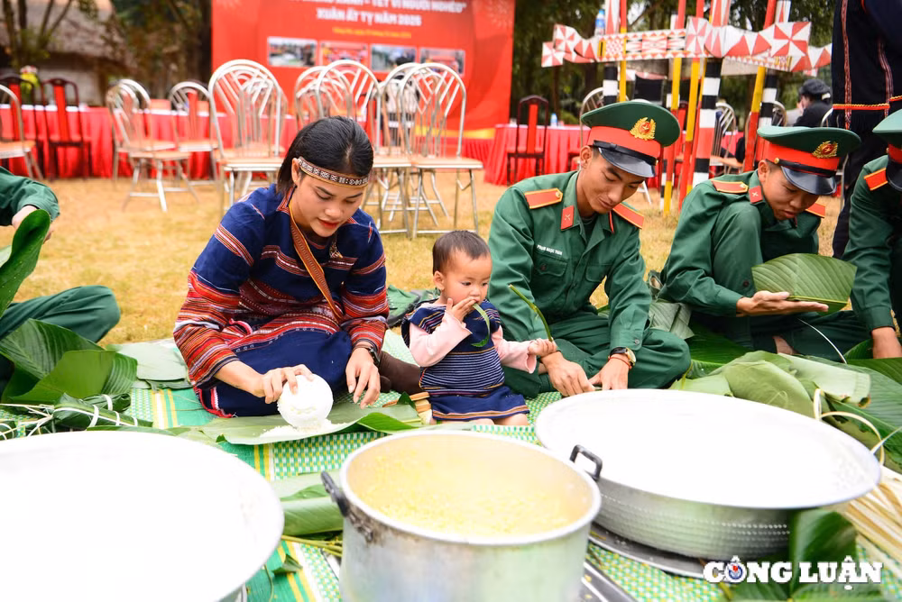 goi banh chung don tet cung bo doi tai lang van hoa du lich cac dan toc viet nam hinh 4