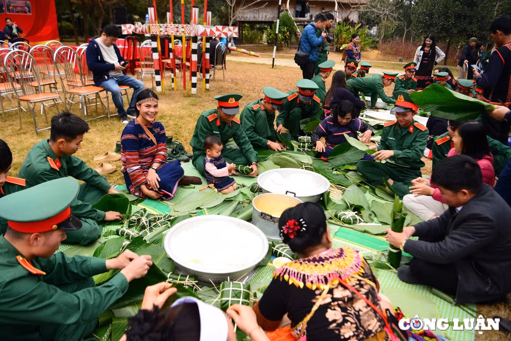 goi banh chung don tet cung bo doi tai lang van hoa du lich cac dan toc viet nam hinh 2