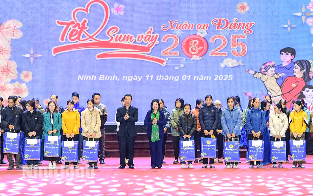 tet sum vay xuan on dang cham lo cho doan vien nguoi lao dong tai ninh binh hinh 1